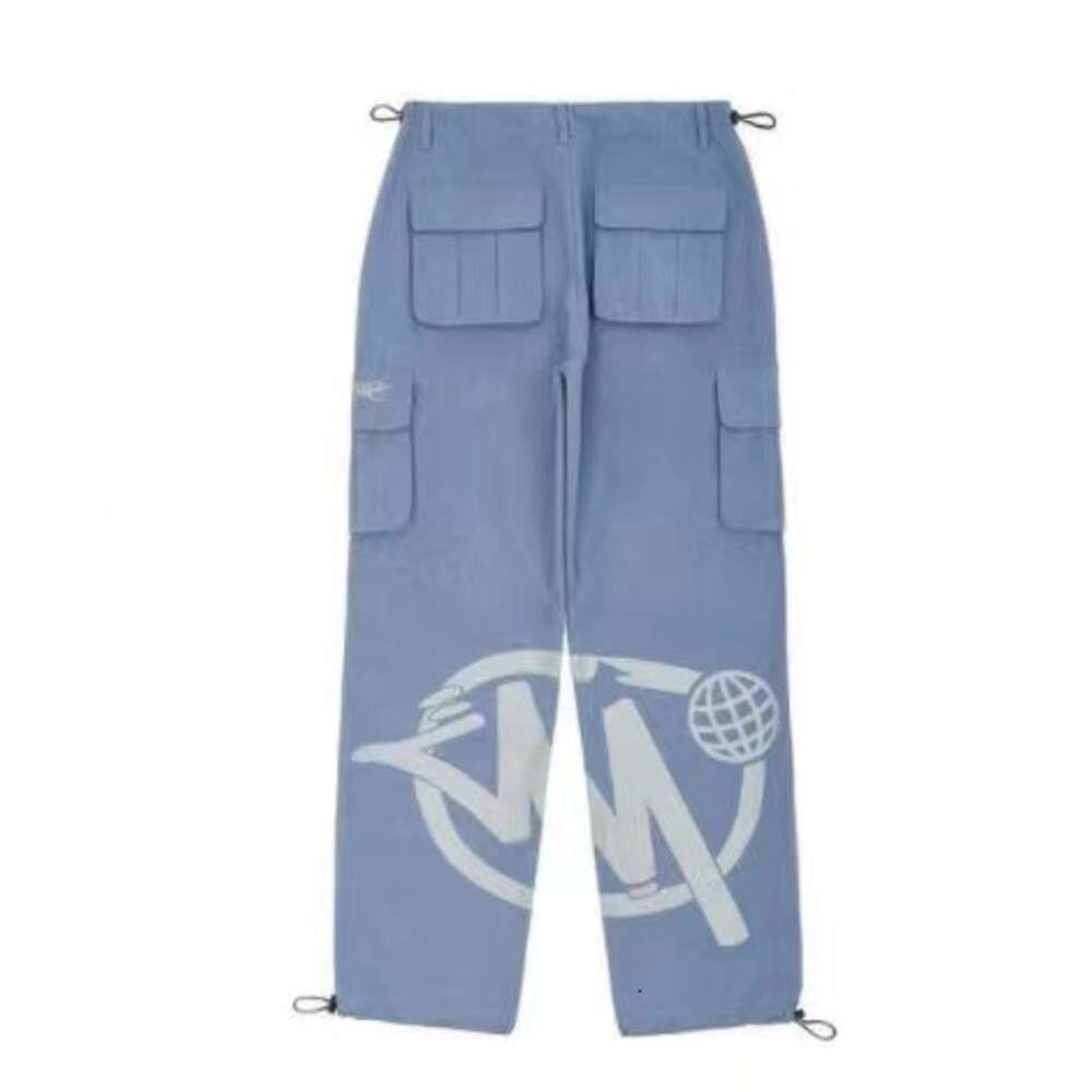 Pantaloni blu con lettere bianche