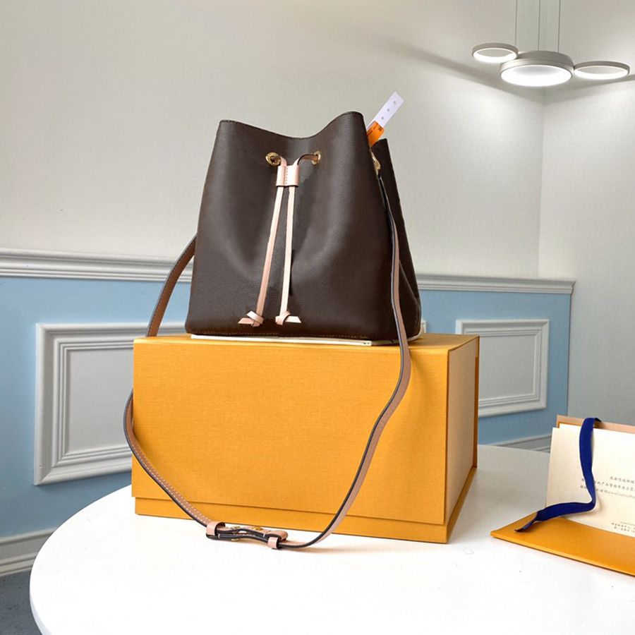 Bucket store bag trend