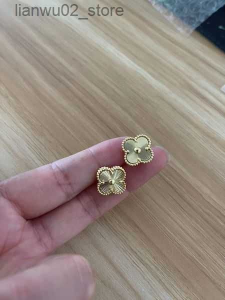 1# Stud Earrings