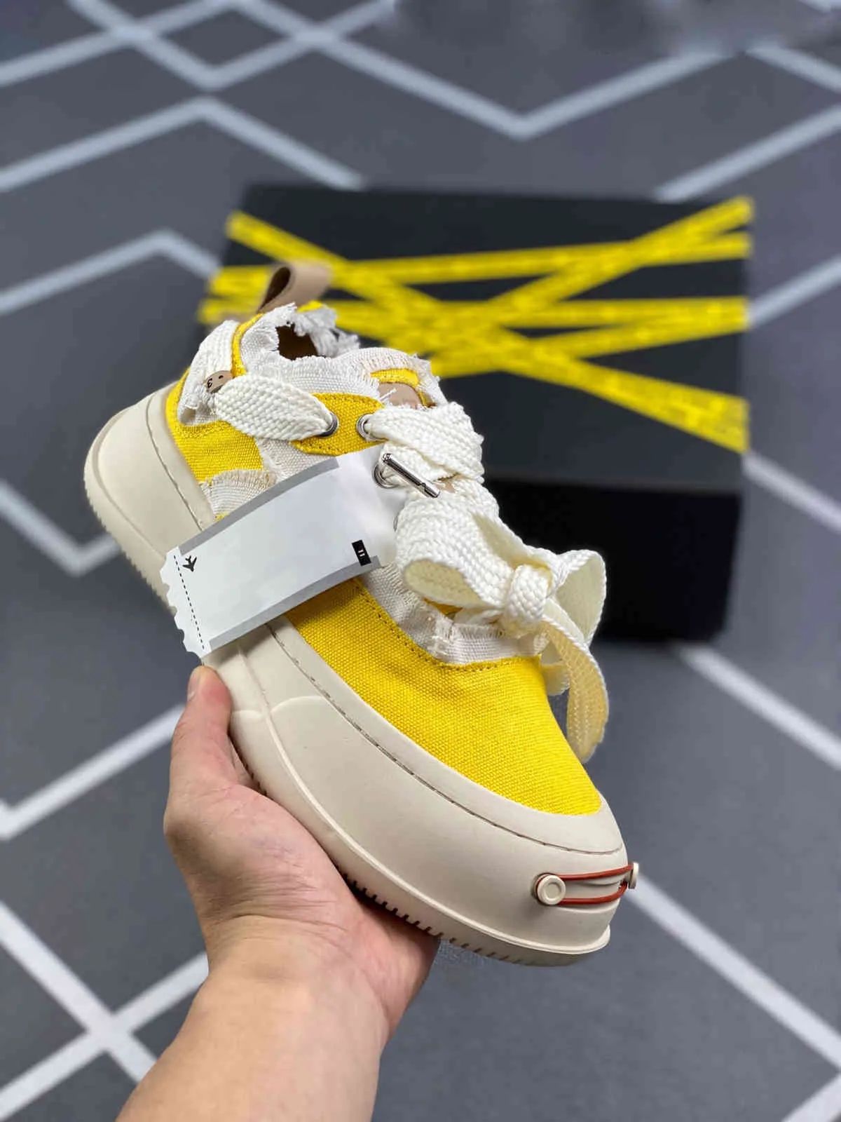 Tan canvas shop shoes mens