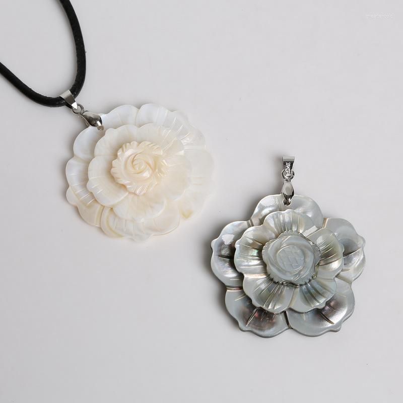 Shell 3 Flower Choker ~ White Shell