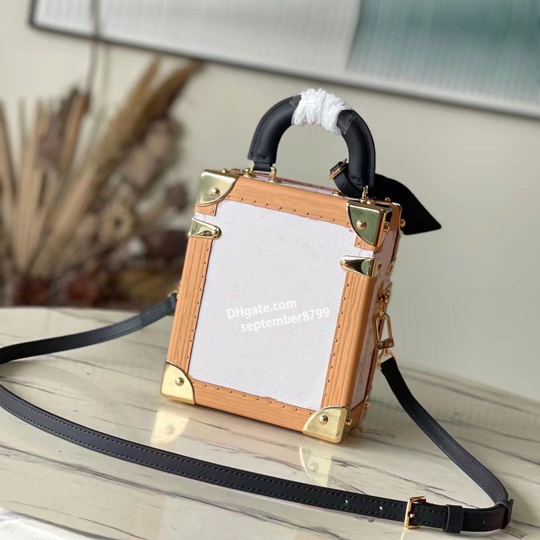 Camera Box” #ladyhandbag #Luxurybag #luxurygoods #handbag