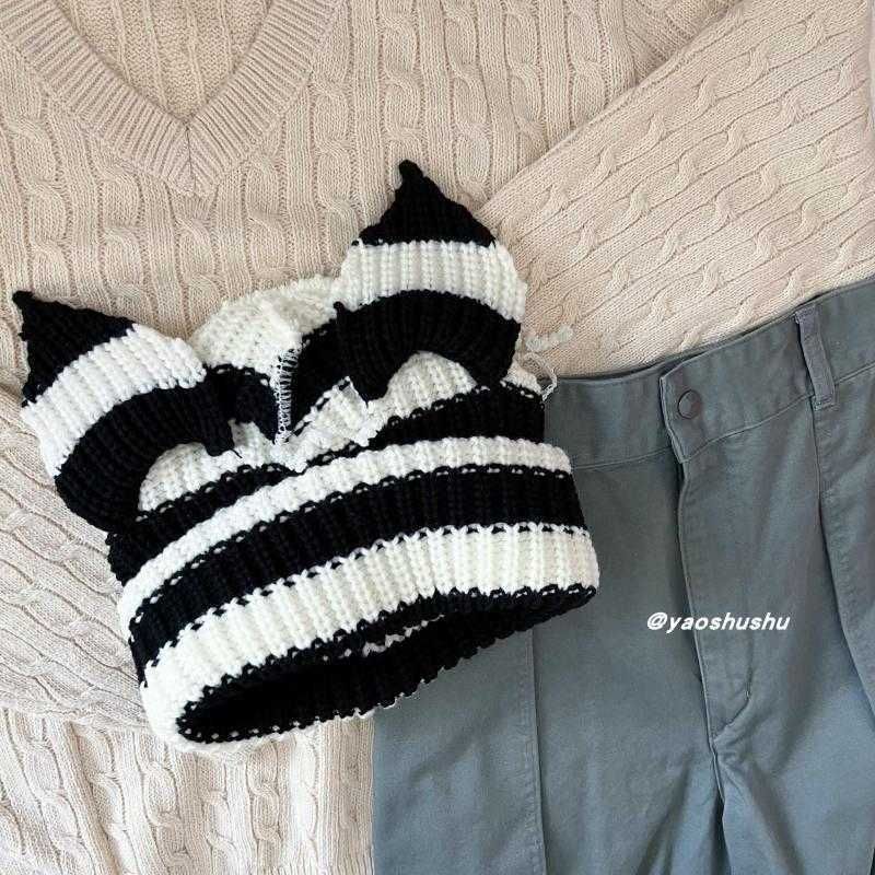 black and white stripesx