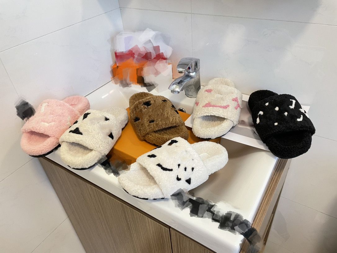 Luxury Womens Fur Shearling Slippers Womenss Designer Fashion
