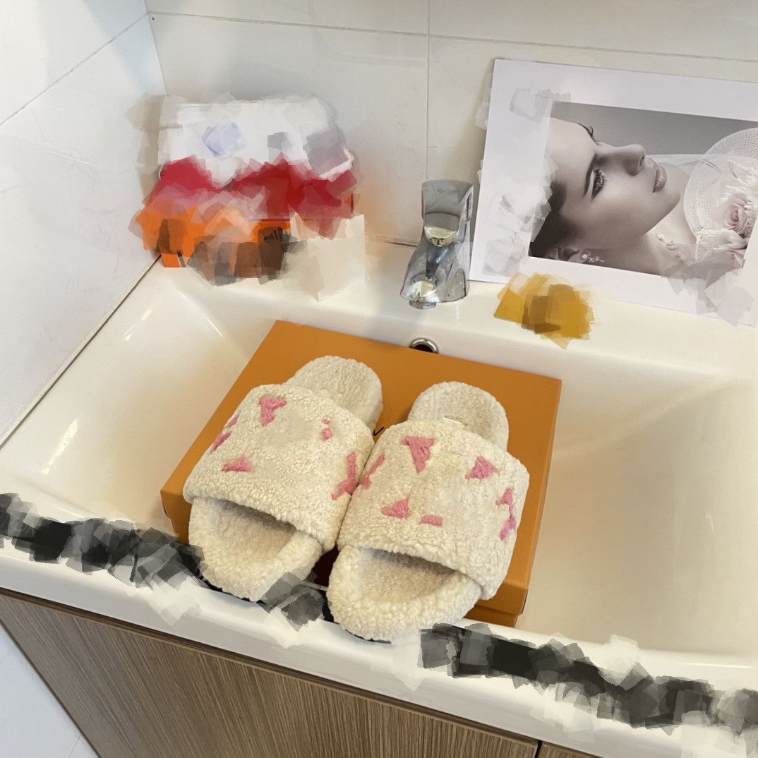 Luxury Womens Fur Shearling Slippers Womenss Designer Fashion