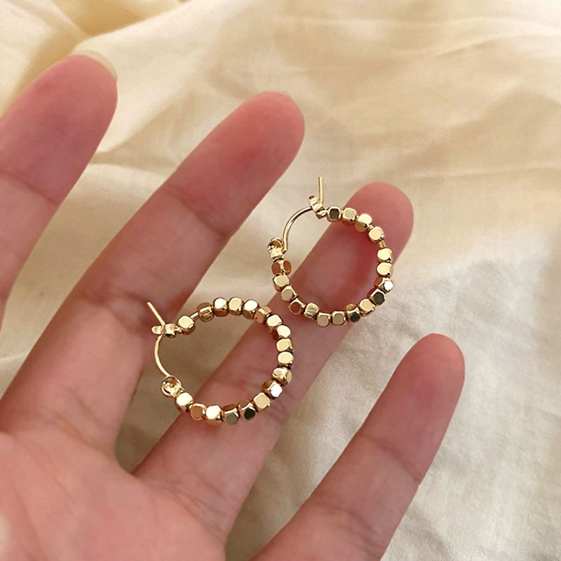 Des boucles d'oreilles