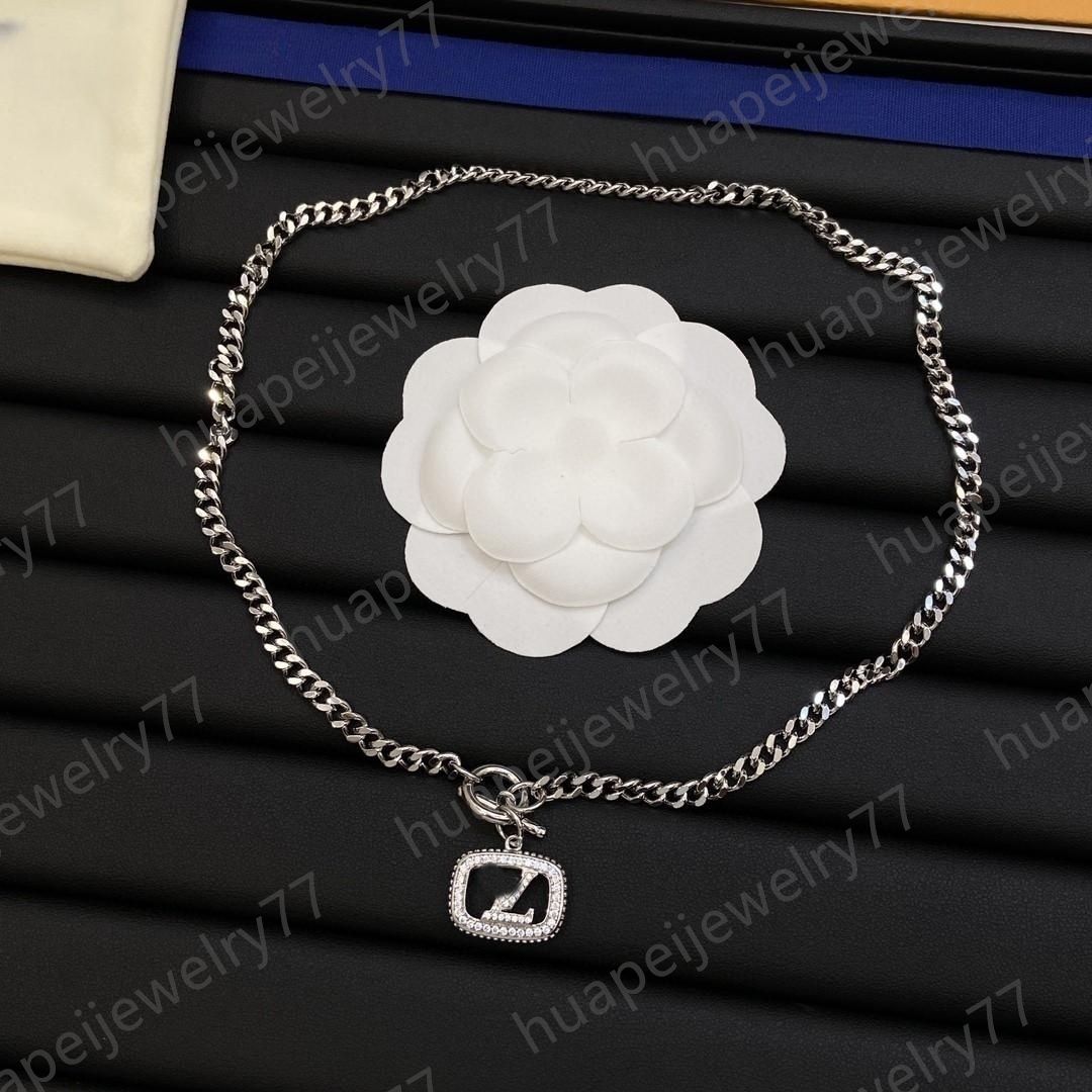 Collar de plata