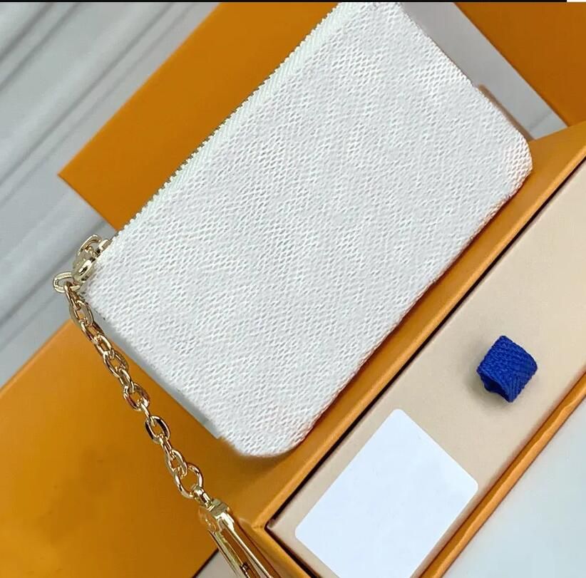 pochette quadrillée blanche