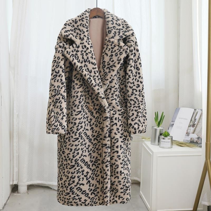 Beigefarbener Leopard