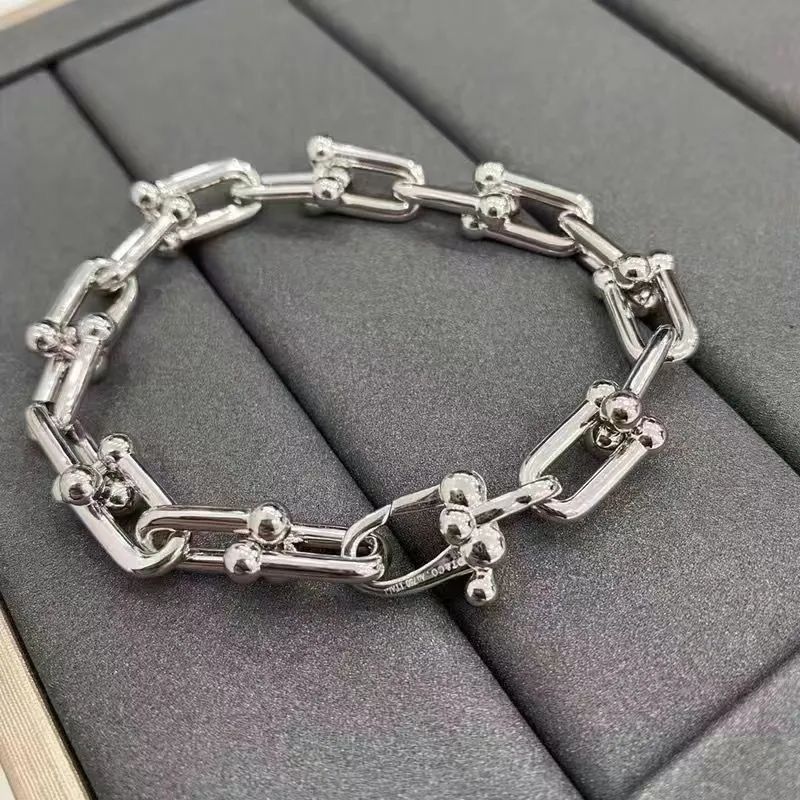 Silbernes klobiges Armband ohne Diamanten