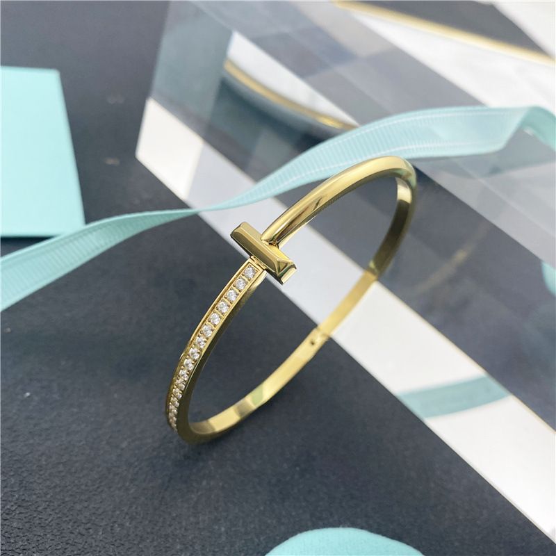 09-35 gold bangle