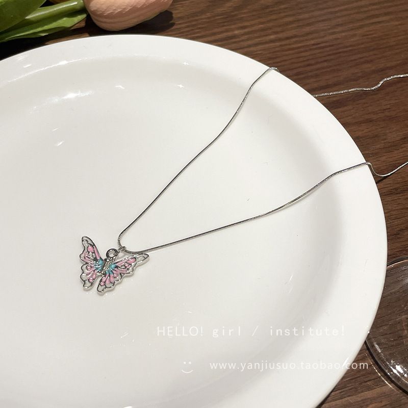 Красочное ожерелье бабочки