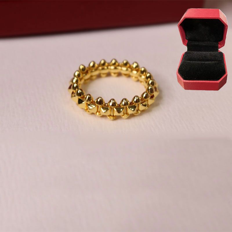 Gouden ring met doos