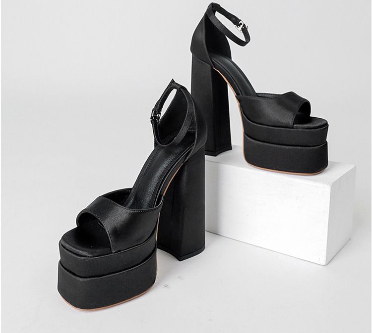 Preto (peep toe)