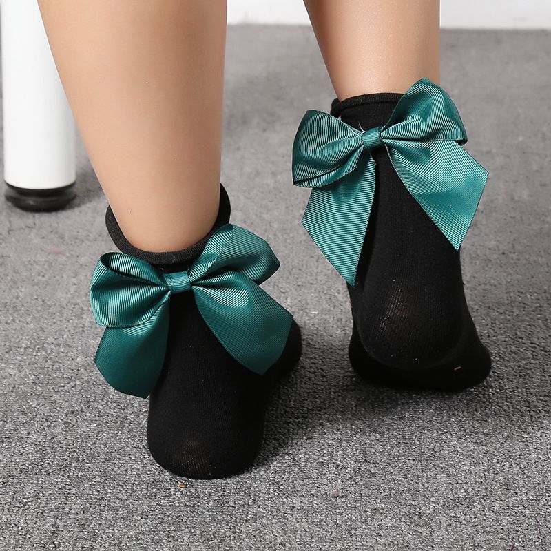 green bow