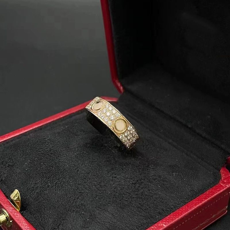 anello in oro con scatola