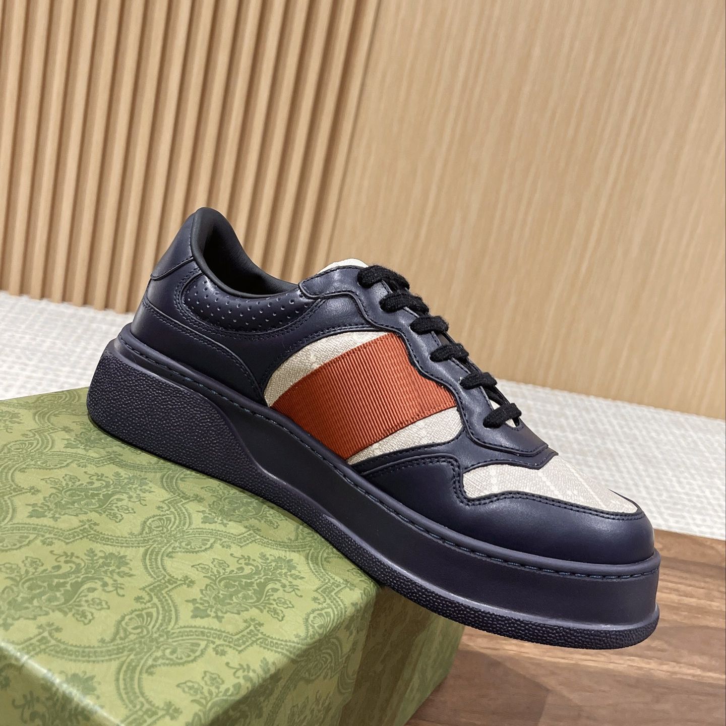 Designer trainers beginning with b sale