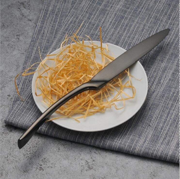 Nóż obiadowy (2)