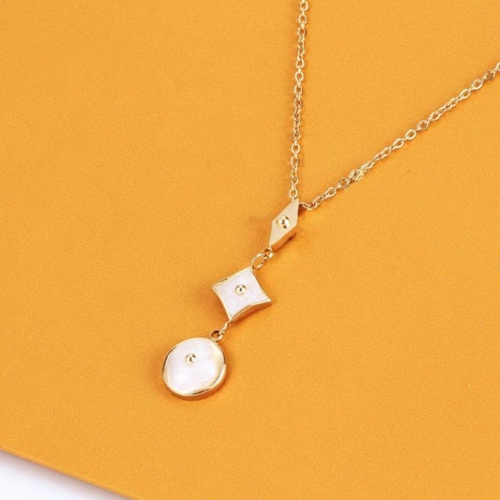 Collana in tre fiode d'oro