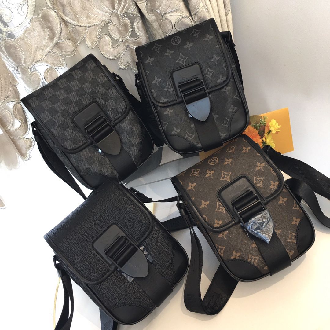 Archy Messenger MM Monogram Macassar - Bags