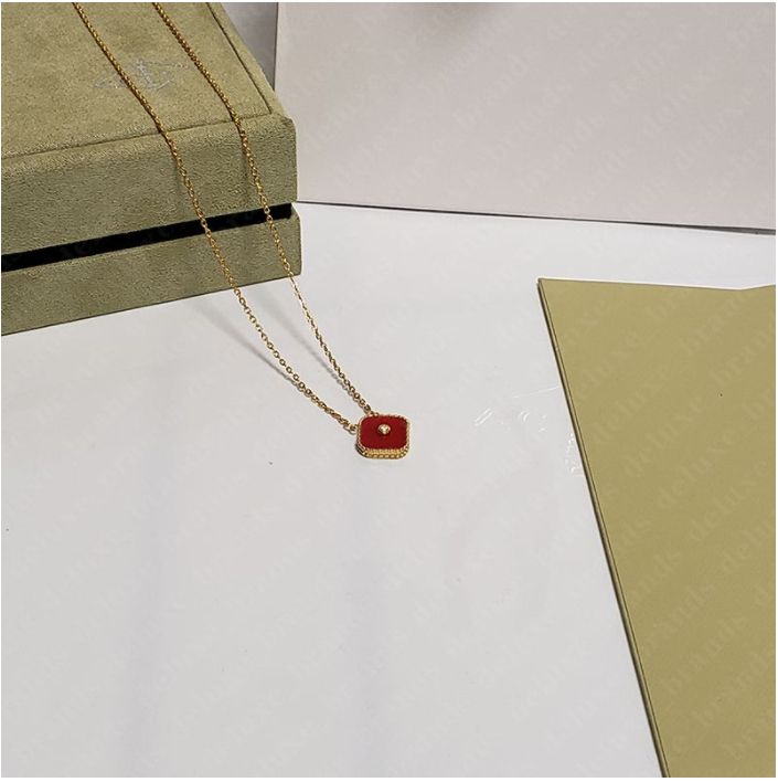 Goud rood met diamant