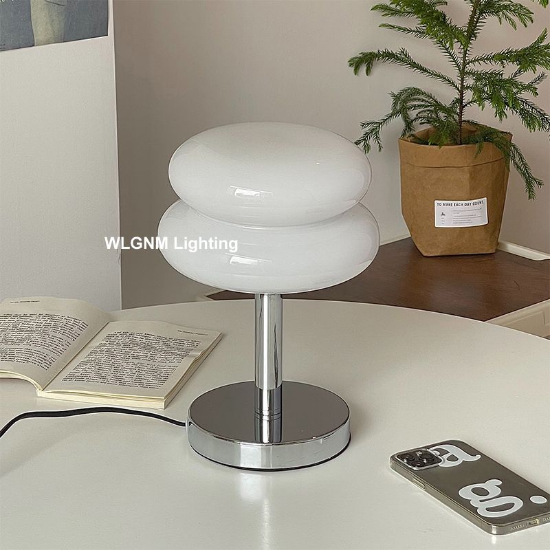 B-White Two Color Light Light USB Plug