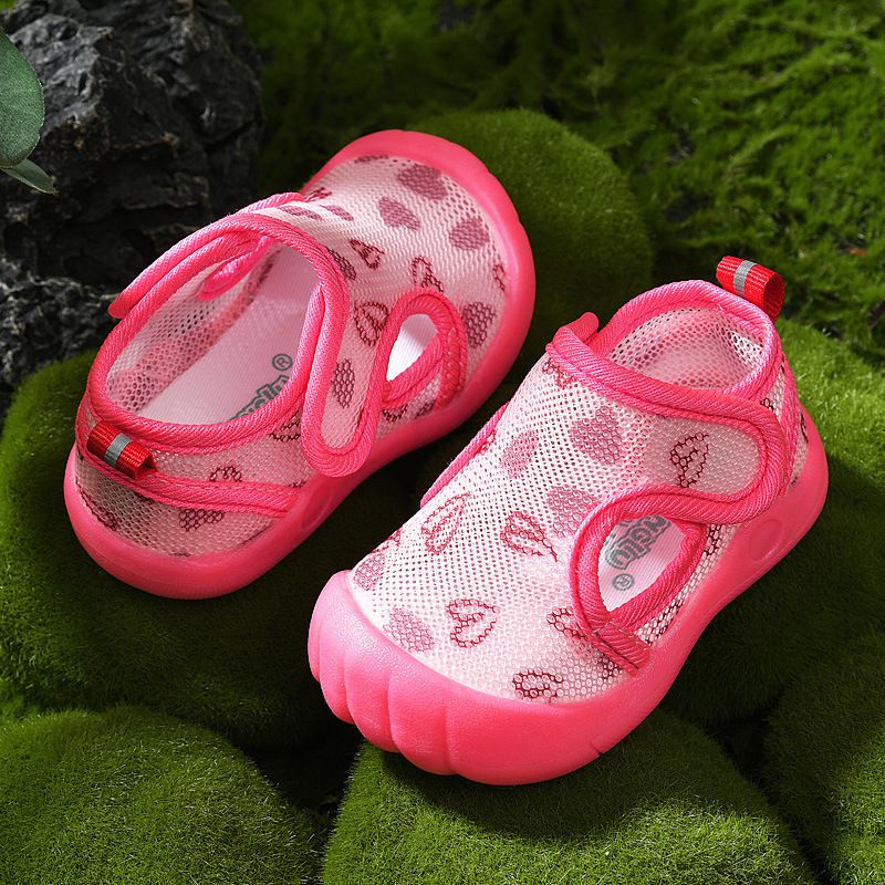 Sandales de bébé rose