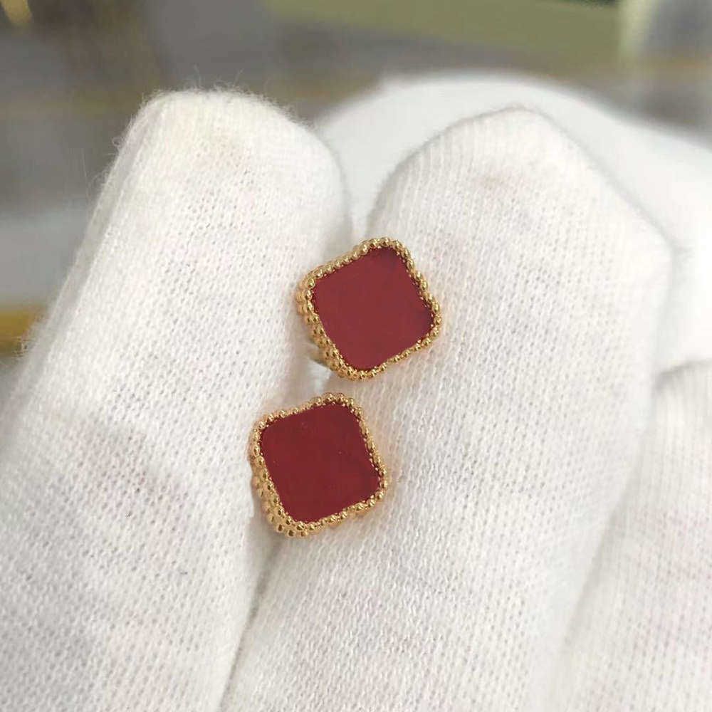 Gold Carnelian Stud