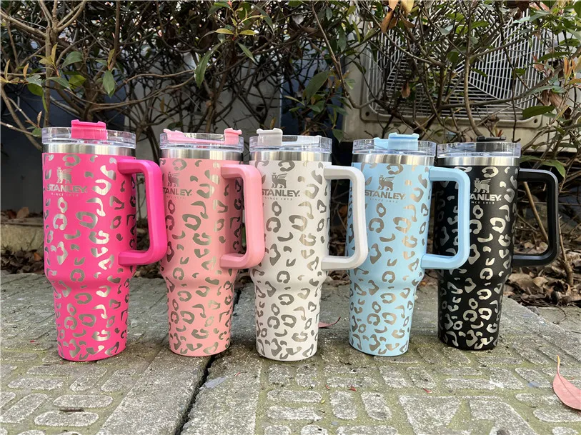Stanly Pink Adventure Quencher Travel Tumbler 40oz Leopard Print With  Handle Insulated Mugs Lid Straw Stainless Steel Coffee Termo273T From 10,85  €