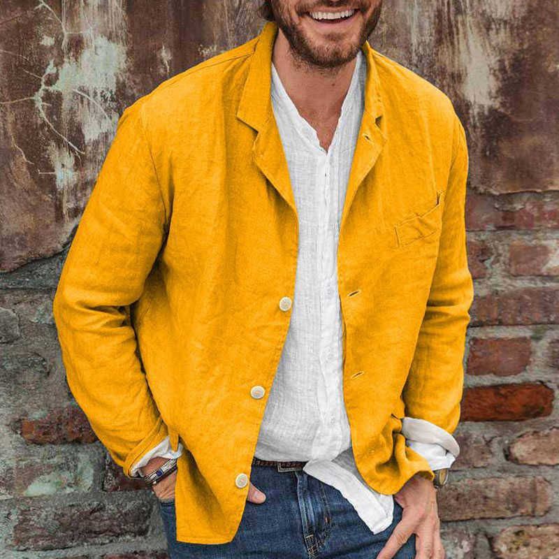 Blazer des hommes jaunes