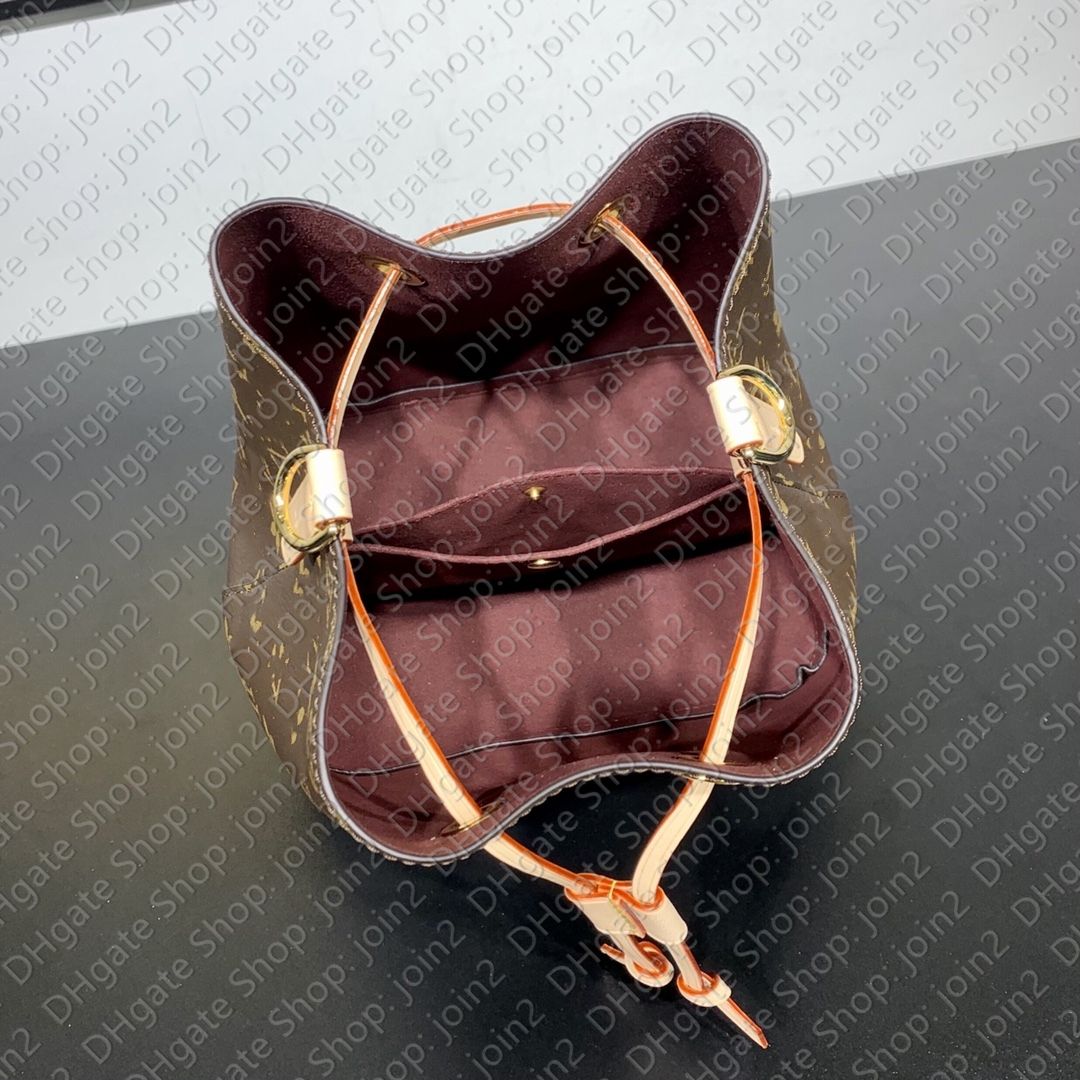 1 YEAR WEAR AND TEAR/REVIEW OF THE LOUIS VUITTON PETIT SAC PLAT IN MONOGRAM  CANVAS