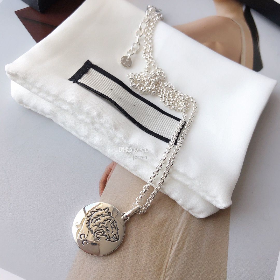 YUN RUO 2020 Fashion Letter V Pendant Necklace Chain 18 K Gold