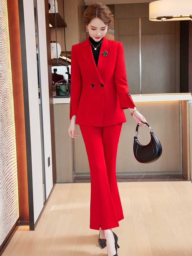 costume de pantalon rouge