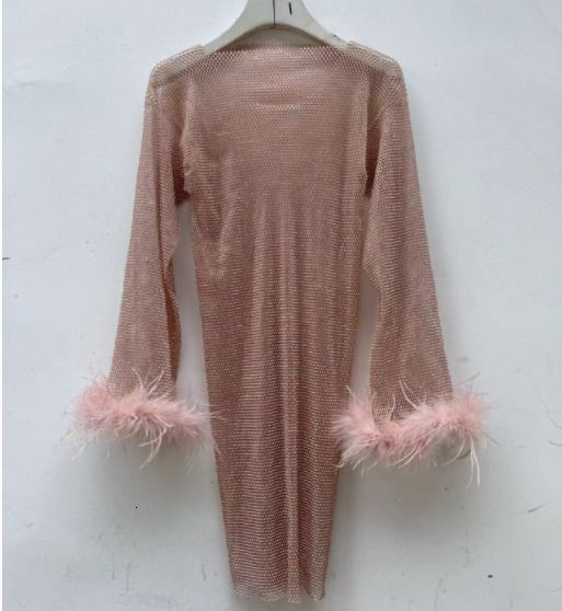 robe de plumes rose