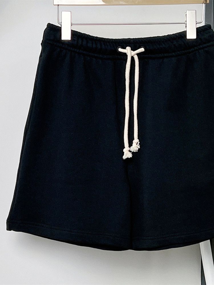 svarta shorts