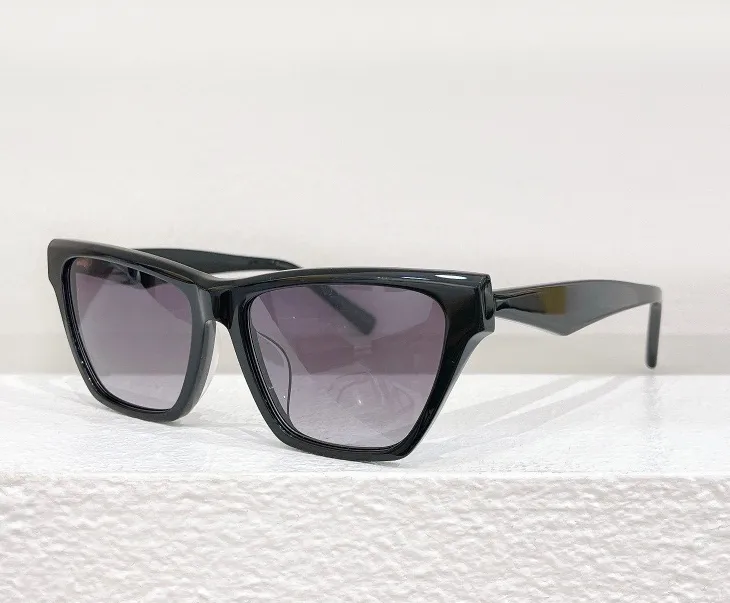 Black Frame Gradient Grey Lens