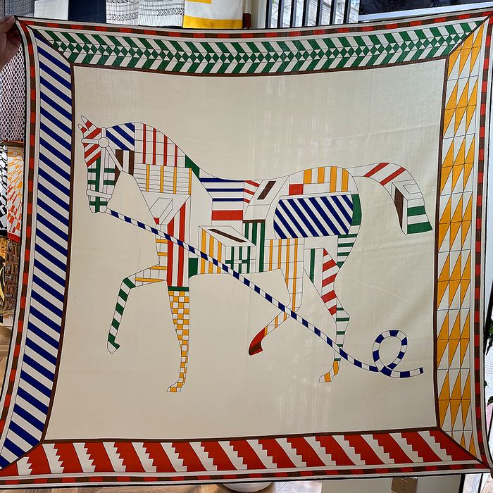 Cheval beige-135 cm x 135 cm