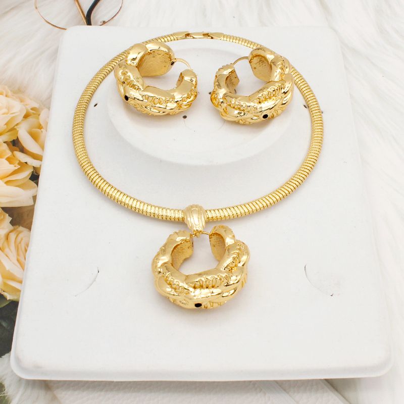 with 344 choker Gold China