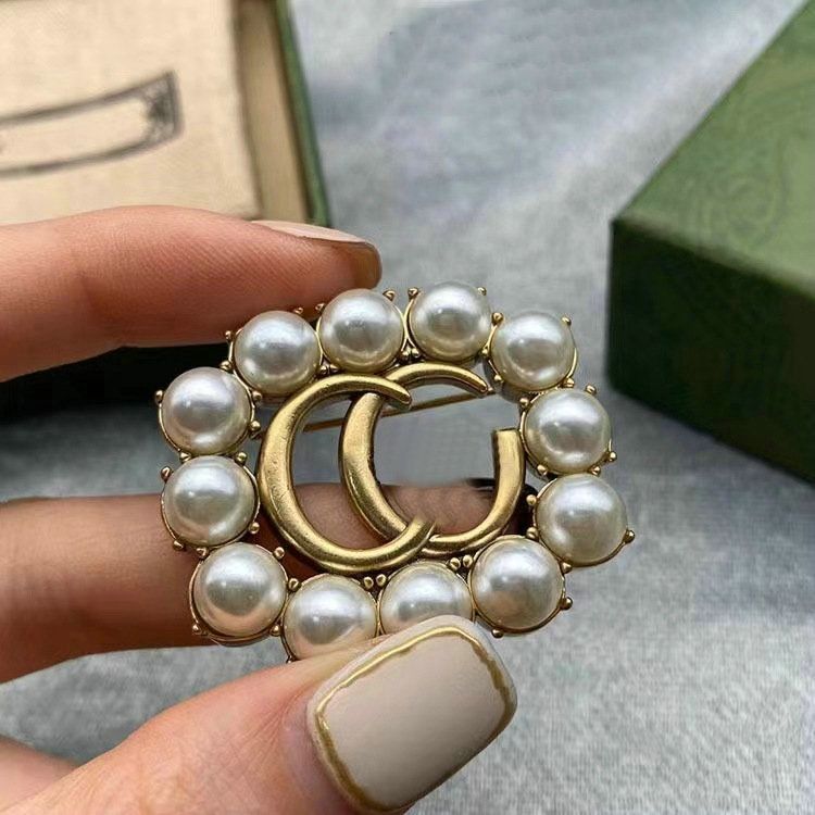ラペルピンの高級女性ブランドレターブローチ 18 18k ゴールドメッキ ... 18K ブローチ