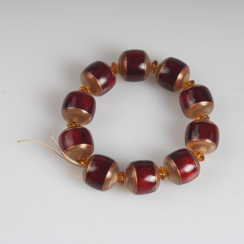 A barrel beads