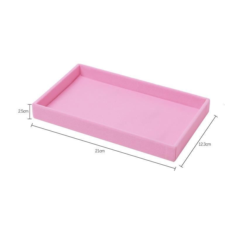 Розовая пустая тарелка