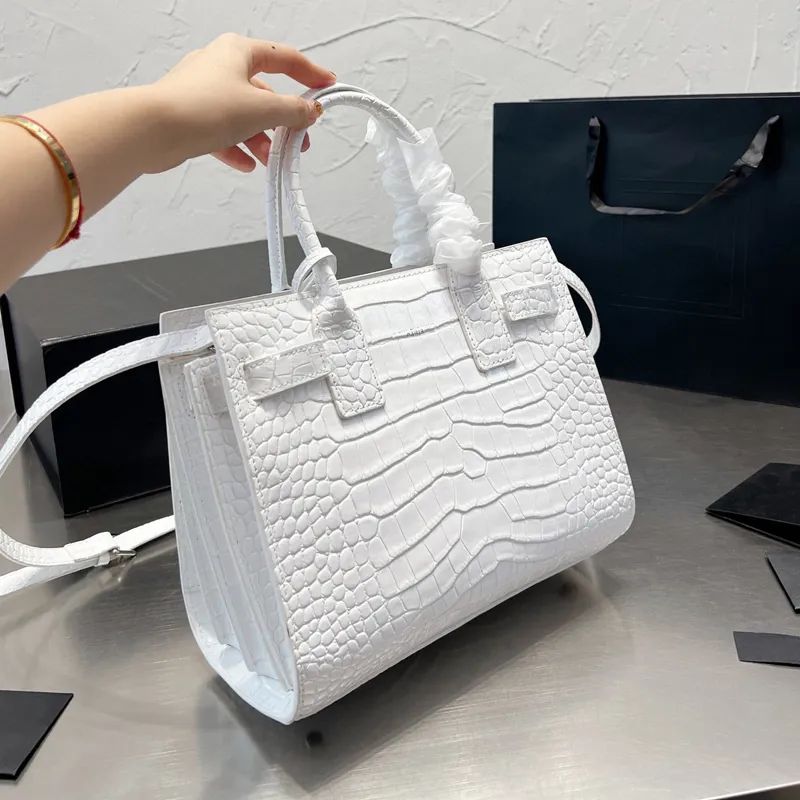 Modèle d'alligator blanc + sac à poussière