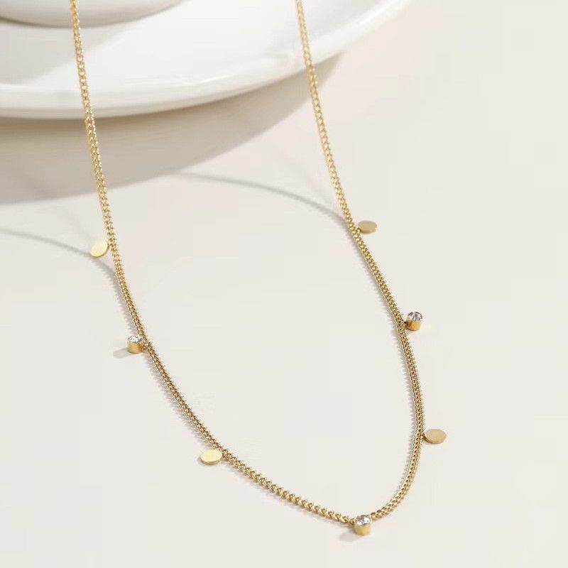 Cadenas de moda Mini pequeño colgante de oblea collar niña damas romántico chapado en oro acero titanio clavícula cadena joyería_voghion.com