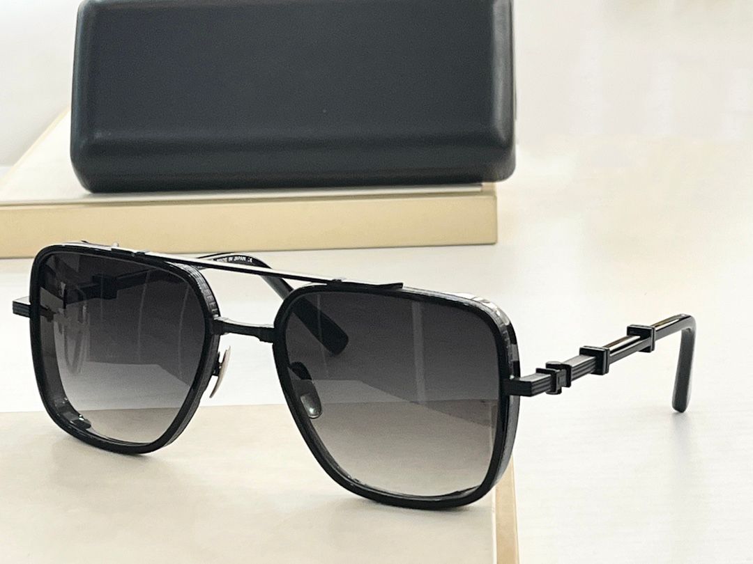 Black Frame Gradient Grey Lens