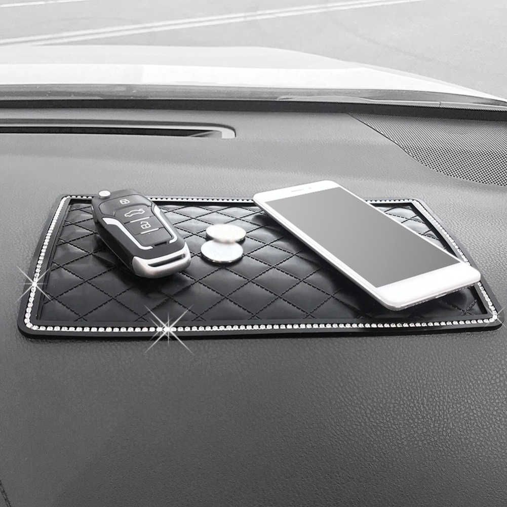 Nouveau Tapis Antidérapant Pour Téléphone Dans Le Tableau De Bord De La  Voiture Rhinesto Tapis Antidérapant Gadget Antidérapant Panneau De Tapis  Collant Auto Mat Fixate Car Stuff Du 6,42 €