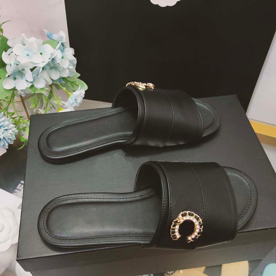 Ladies store trendy slippers