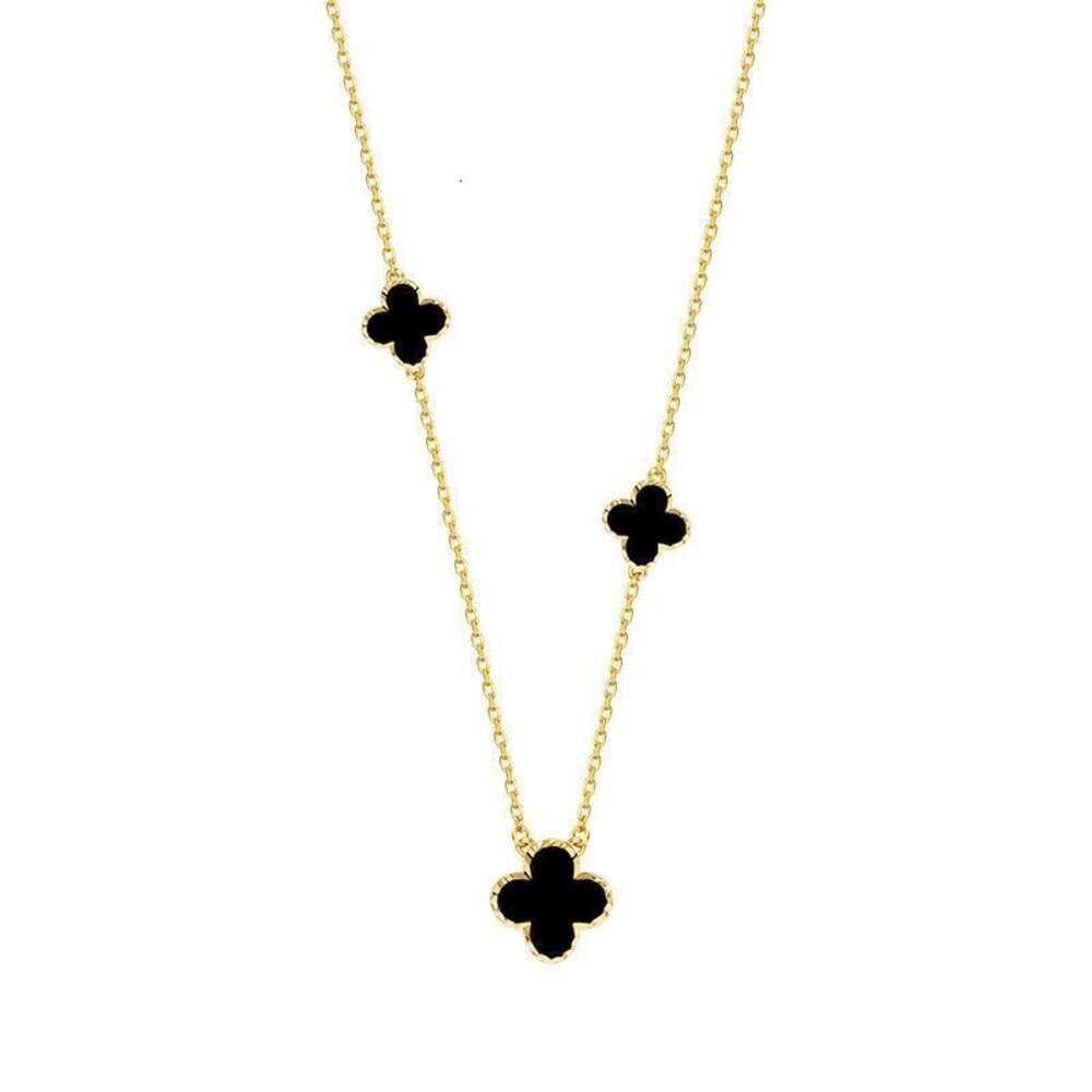 Necklace - Three Flower Style - Black 4