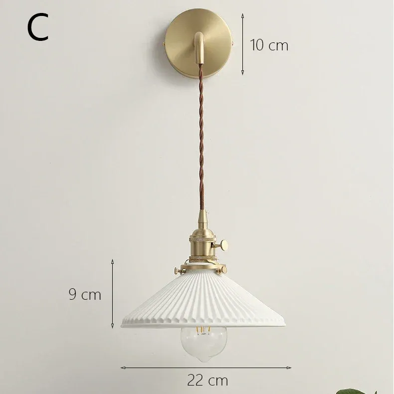 電球は壁のランプを吊るされていません