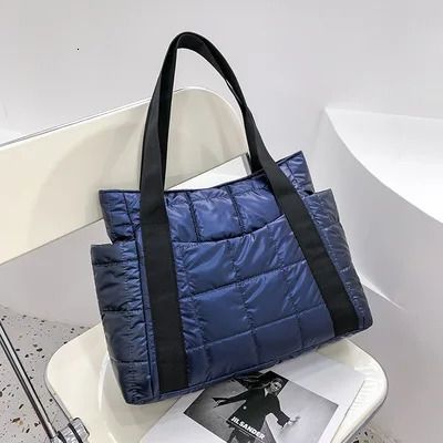 Blaue große Tasche
