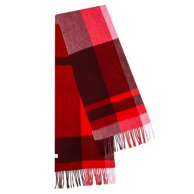 01赤い格子縞のスカーフ